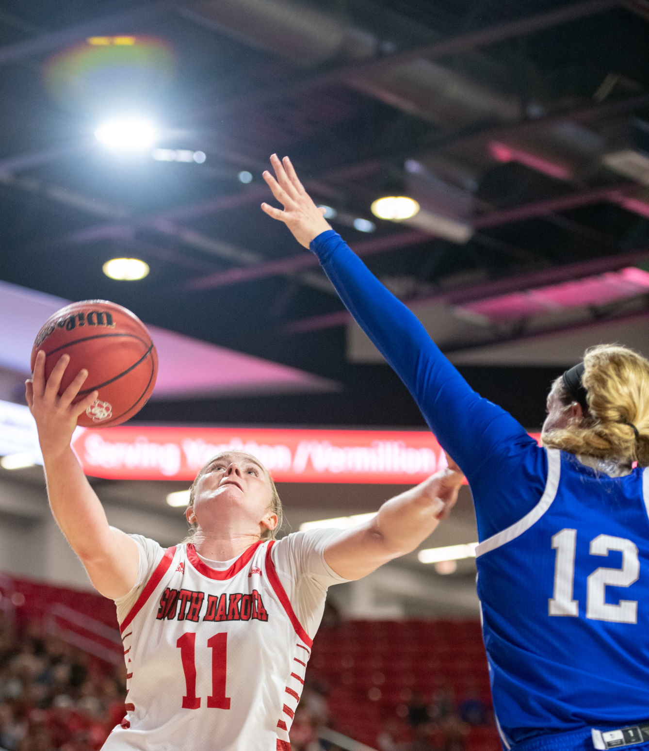 South Dakota Coyotes play Drake Bulldogs